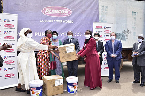 ウガンダでの防蚊塗料『Kansai Anti-Mosquito Paint』とマスク寄贈によるコロナ対策ロックダウン解除後の学校再開への支援を行いました